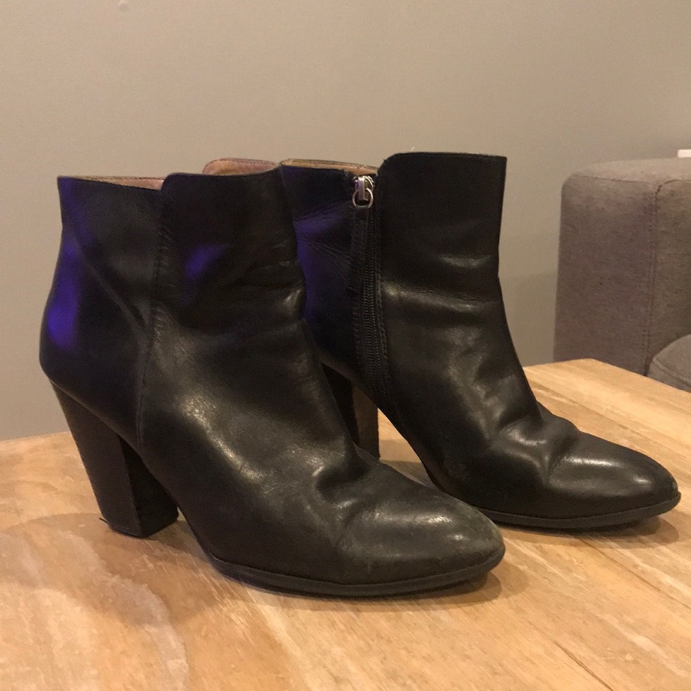 Adrienne Vittadini Black Booties with heel size 9